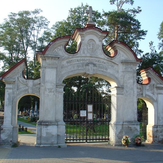 Brama z częścią ogrodzenia