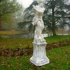 Tuinbeeld van de halfgod Hercules