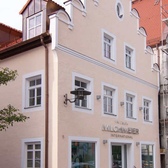 Wohn- und Geschäftshaus