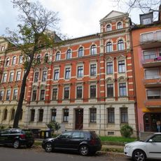 Mietshaus in geschlossener Bebauung mit Vorgarten Agricolastraße 8