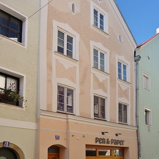 Wohn- und Geschäftshaus