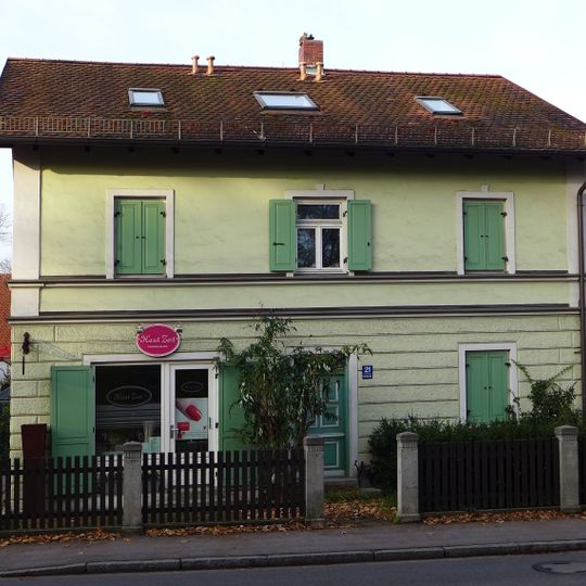 Wohn- und Geschäftshaus