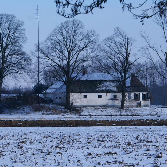 Langgevelboerderij op restanten van kasteel Herlaer