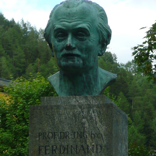 Ferdinand Porsche-Denkmal