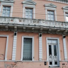 Edificio lindero Casa Curutchet (Av. 53 Nº 324)