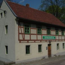 Ehemaliges Bergmannshaus mit Seitengebäude und Einfriedung Schachtberg 13
