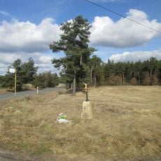 Kříž u křižovatky nad Lozou