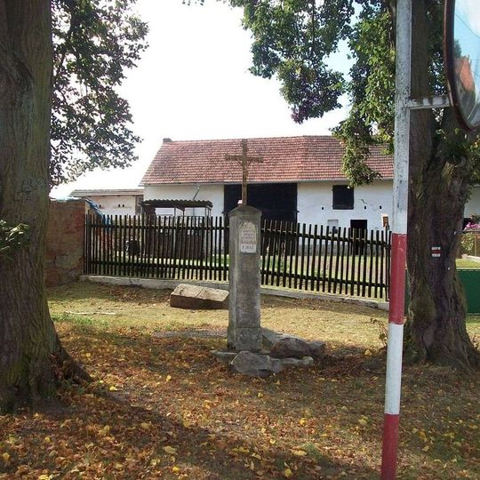 Kříž v Netunicích