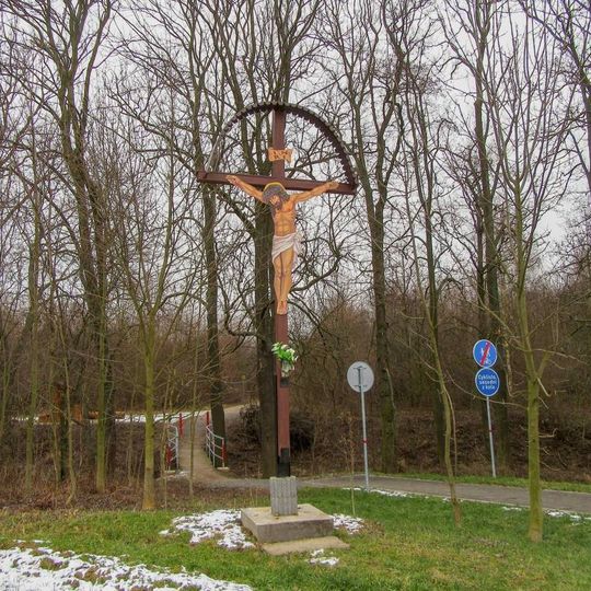 Kříž v Postřelmůvku u cyklostezky