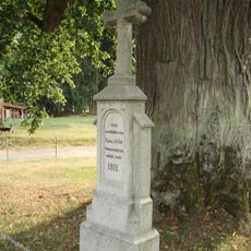 Kříž u památného stromu Lípa sv. Vojtěcha