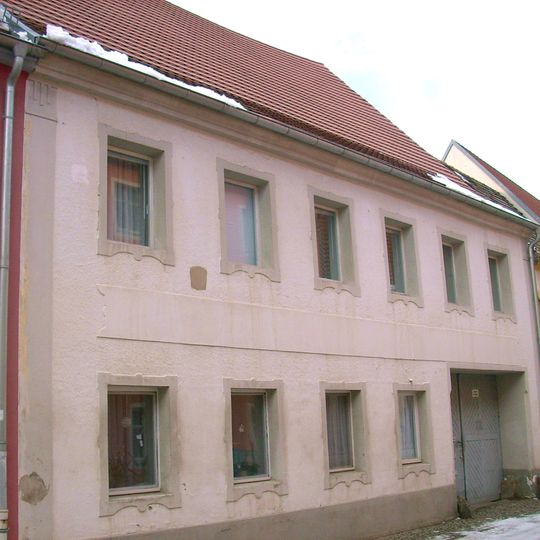 Wohnhaus in geschlossener Bebauung und zwei Hofgebäude Mittelstraße 4