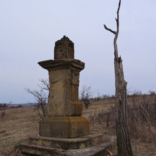 Torzo kamenného kříže