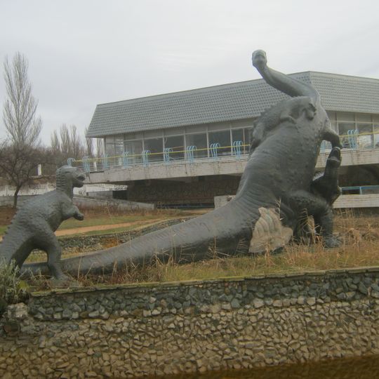 Бронтозавр тышкасьӧ кератозавръяскӧд