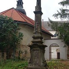 Wayside cross south of the Church of St. Giles