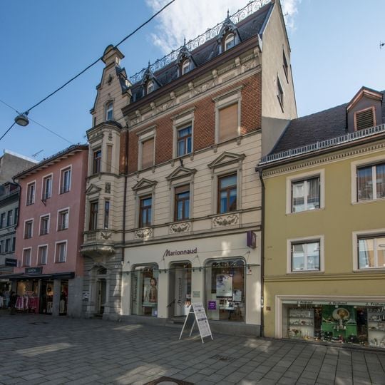 Wohn- und Geschäftshaus