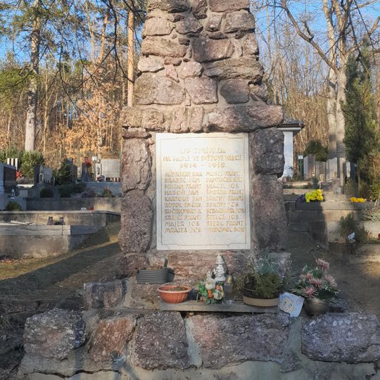 Pomník padlým na hřbitově v Soběšicích