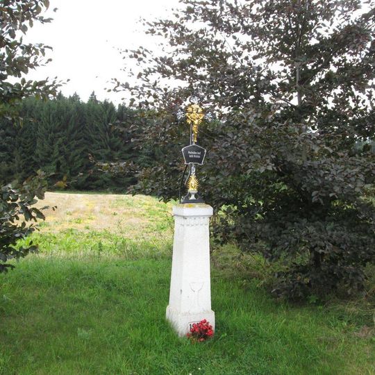 Kříž nad Luženičkami před rozcestím