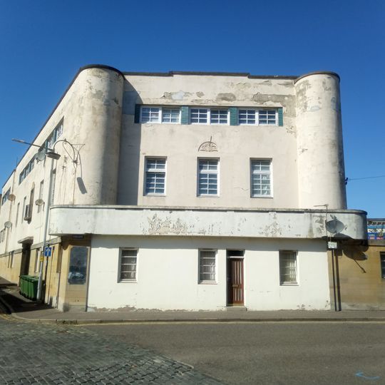 Alloa, 37-43 Bank Street, Gas Showroom