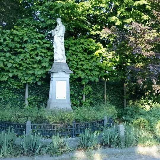 Wayside shrine, Work of art, statue