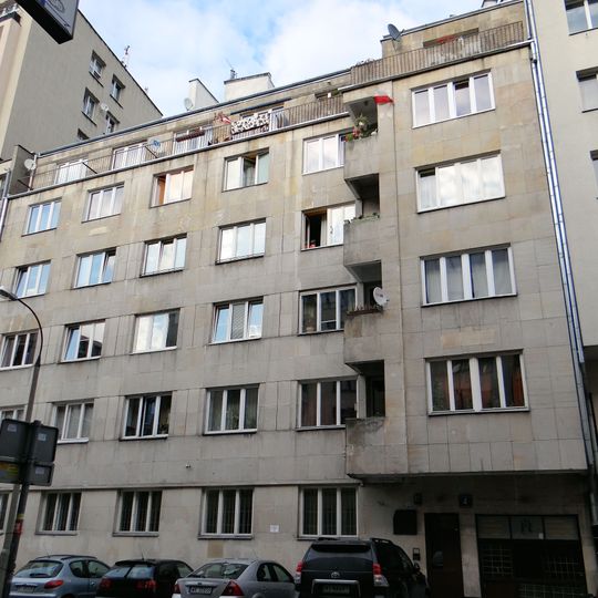 Kamienica wraz ze skrytką z okresu okupacji w lokalu nr 21