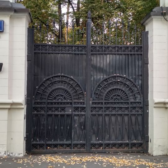 Ограда с воротами