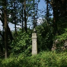 Pamětní kříž jižně od poutního kostela svaté Anny u Všerub