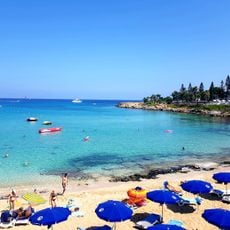 Nisia Loumbardi Beach