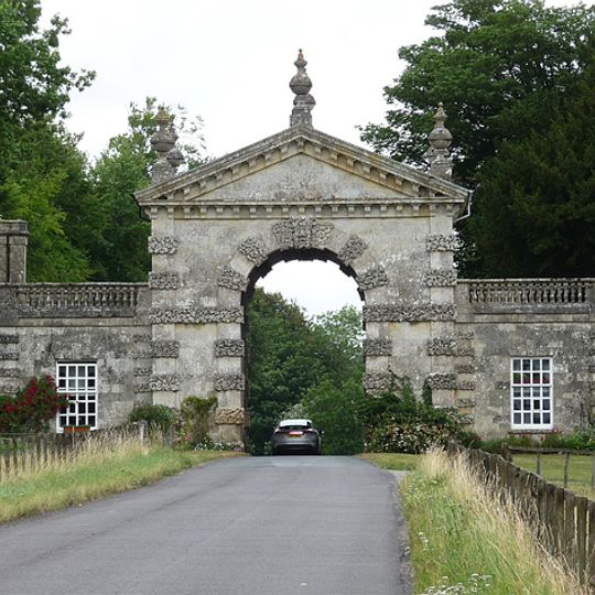 Nos 65 And 66 With Flanking Walls