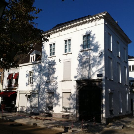 Ensemble de deux maisons traditionnelles