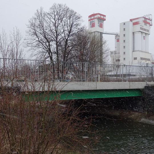 Most ulice Za cukrovarem přes Červenomlýnský potok