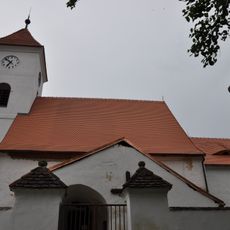 Kříž před kostelem