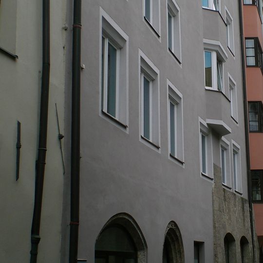 Bürgerhaus, Portal