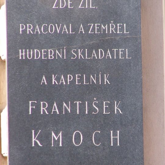 Pamětní deska Františka Kmocha na domě Kutnohorská 37/50 v Kolíně