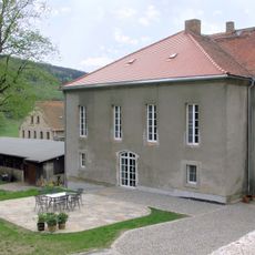 Rittergut und Gutspark Arnsdorf bei Bautzen (Sachgesamtheit) Wilthener Straße 2, 4, 6, 8, 10, 12 (im Park des ehemaligen Rittergutes)