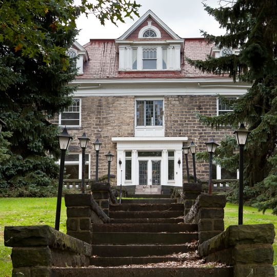 William E. Wells House