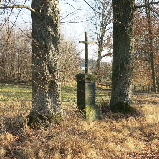 Kříž poblíž domu 36 v Novém Hraběcí