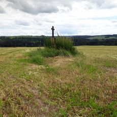 Kříž v poli u Roučkovic