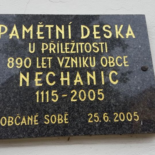 Pamětní deska na kapli v Nechanicích