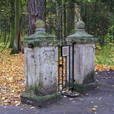 Старо-Сильвийские ворота (трое) (Павловск)