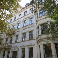 Mietshaus in geschlossener Bebauung konzipiert, mit Vorgarten Kanzlerstraße 5