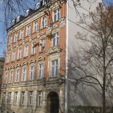 Mietshaus in ehemals halboffener Bebauung Theodor-Körner-Platz 12