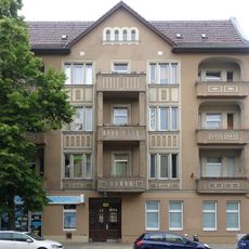Mietshaus mit Hintergebäude Eichborndamm 13