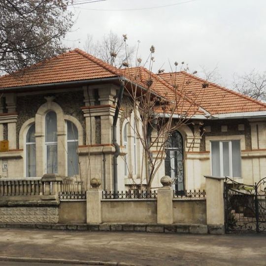 Urban villa, București, 72