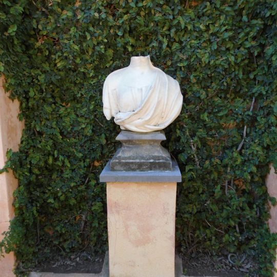 Bust escapçat de dona