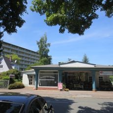 Verkaufskiosk einer Gärtnerei mit rückwärtigem Gewächshausanbau Wartburgstraße 34