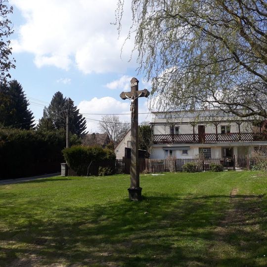 Kříž v Ratibořských Horách u zahrady