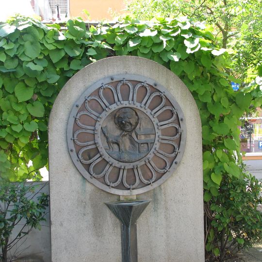 Brunnenplastik Freitaler Nase Am Markt 5, 6