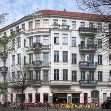 Mietshaus Lausitzer Platz 13, Eisenbahnstraße 48