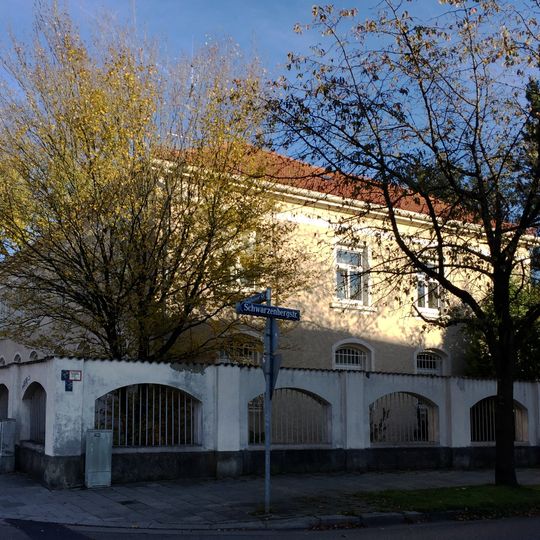 Historisierendes Wohnhaus