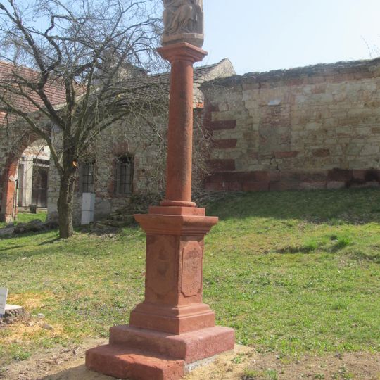 Sloup se sochou Panny Marie